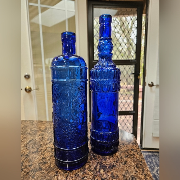 Glass decor bottles, cobalt blue,excellent condition! - Picture 2 of 2